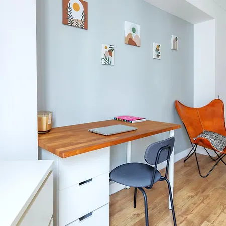 Le Clair & Spacieux - Parking - 15 Min Paris Apartment