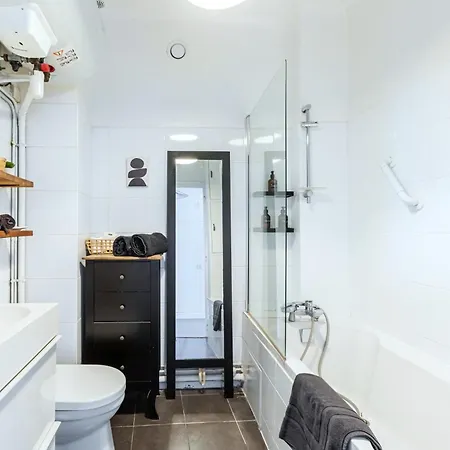 Le Clair & Spacieux - Parking - 15 Min Paris Apartment