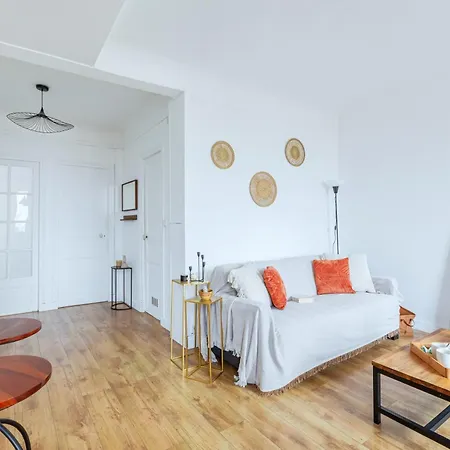 Le Clair & Spacieux - Parking - 15 Min Paris Apartment Bois-Colombes